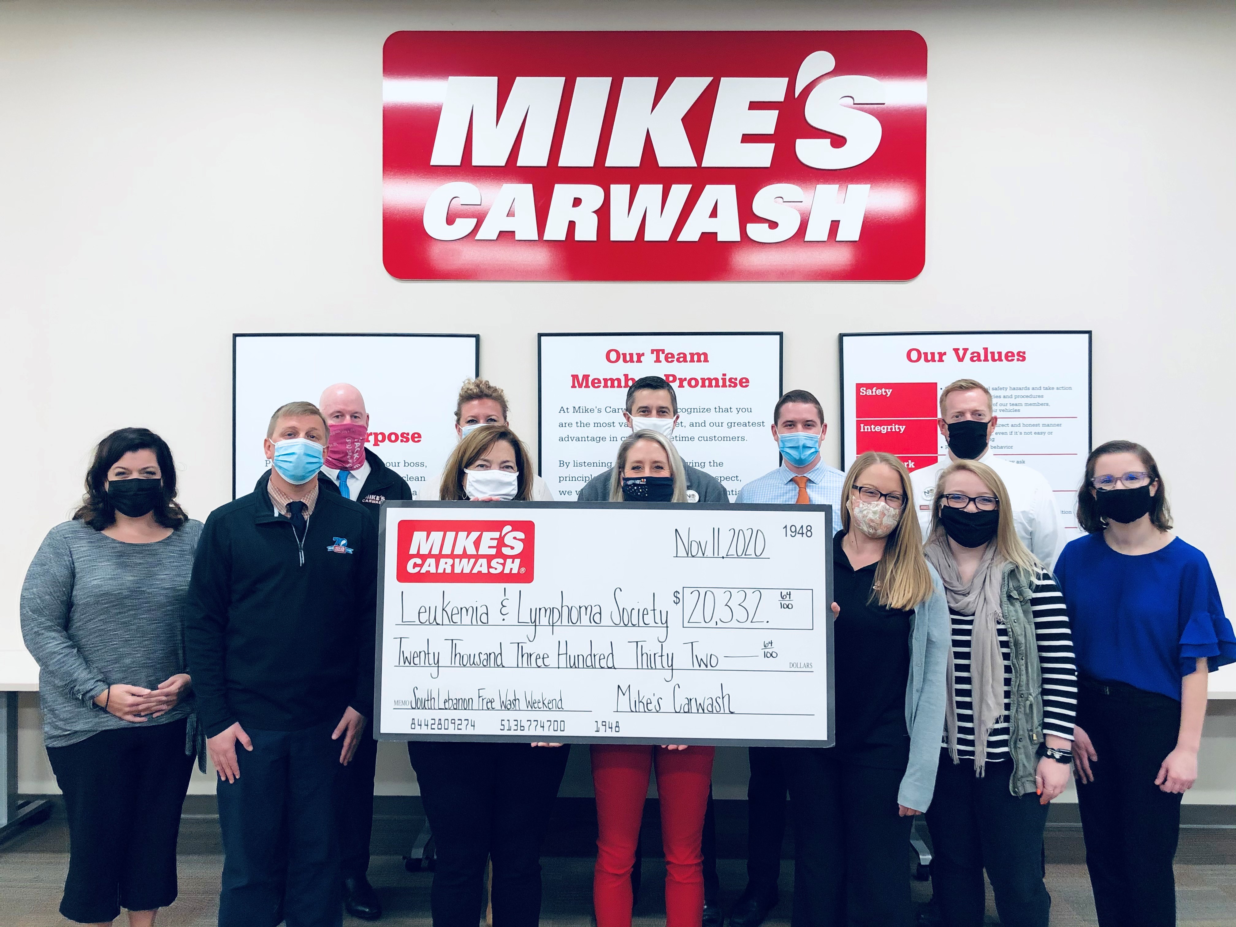 Mike's Carwash raises record amount for Reds Community Fund